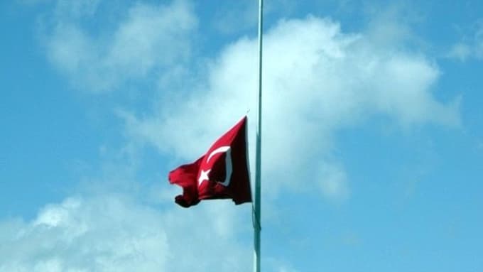Otokar Fabrikasında bayraklar yarıya indirildi