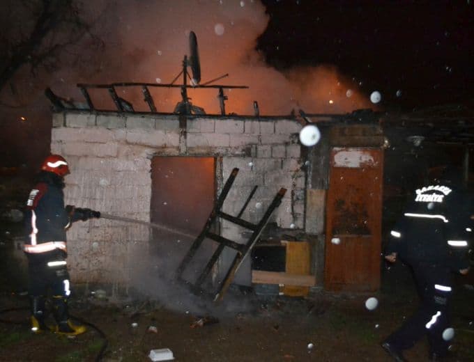 Gece yarısı alevlere teslim oldu