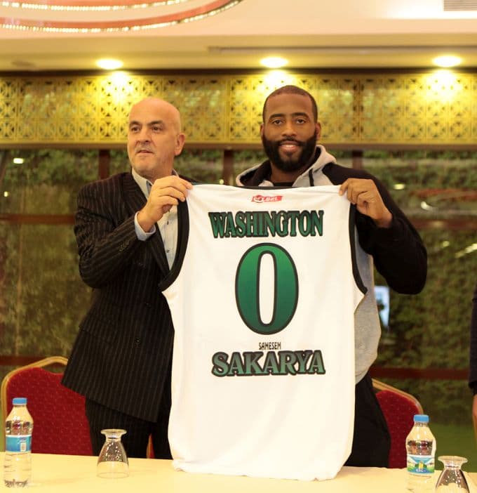 Amerikalı yıldız basketbolcu resmen Büyükşehir'de