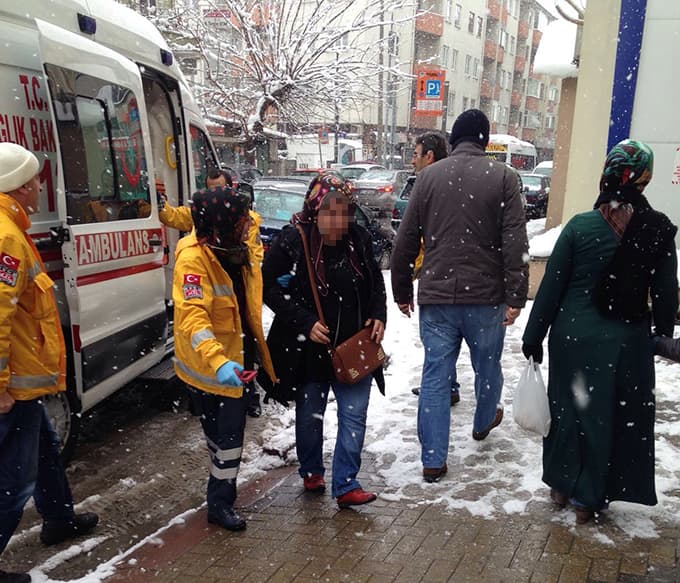 Doğum sancıları tutan kadının imdadına ambulans yetişti