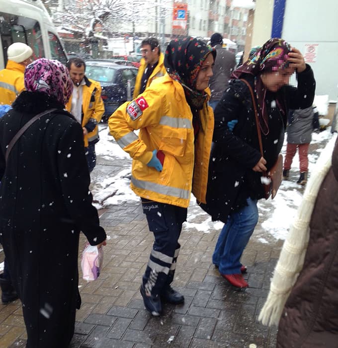 Doğum sancıları tutan kadının imdadına ambulans yetişti