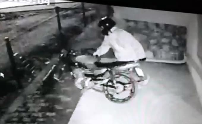 Motosiklet hırsızları kameralara yakalandı
