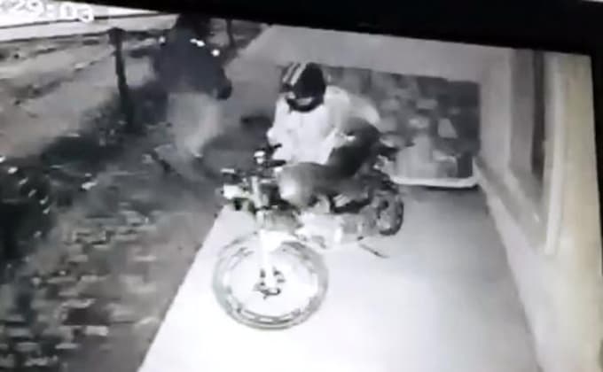 Motosiklet hırsızları kameralara yakalandı