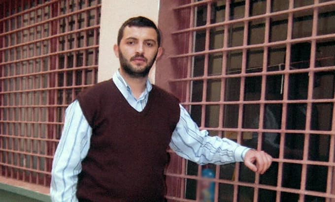 Oğullarının tahliyesini korkuyla bekliyorlar