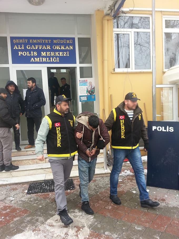Polis, bonzai almaya giden şahsı enseledi 