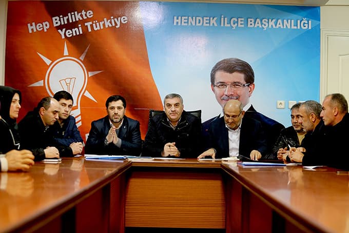 Toçoğlu, Ak Parti Hendek İlçe Başkanlığı toplantısına katıldı