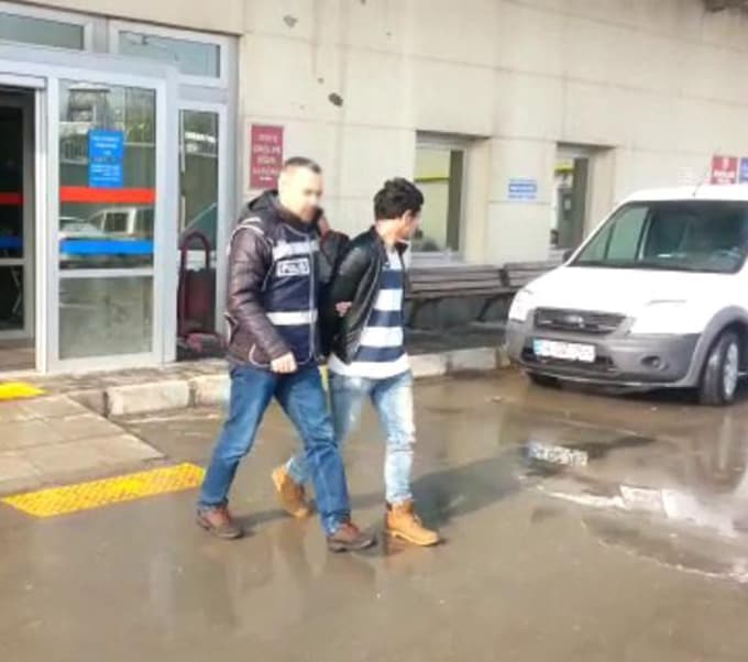Hırsızlık yapmaya çalışan 3 şahıstan biri yakalandı