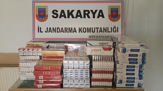 Araçtan 2 bin 800 paket kaçak sigara çıktı