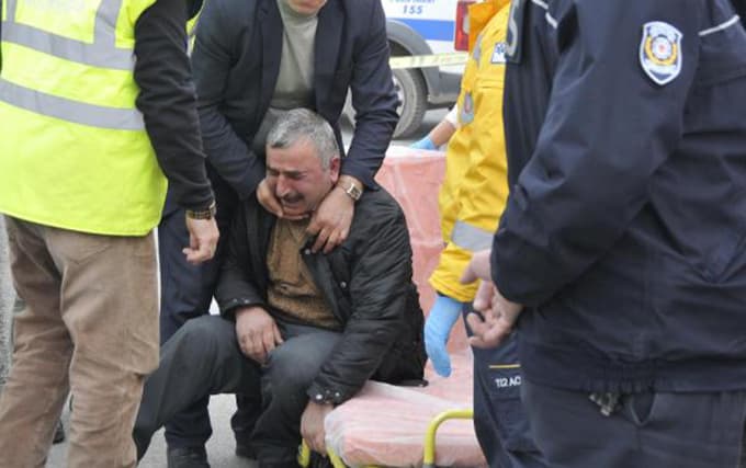 Otobüse Çarpan Motosiklet Sürücüsünün Başı Koptu