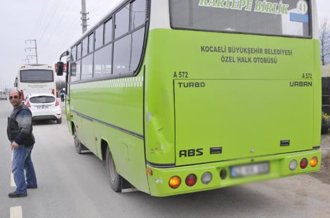 Otobüse Çarpan Motosiklet Sürücüsünün Başı Koptu