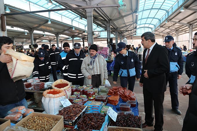 Sapanca pazarında tüketicinin gönlü rahat