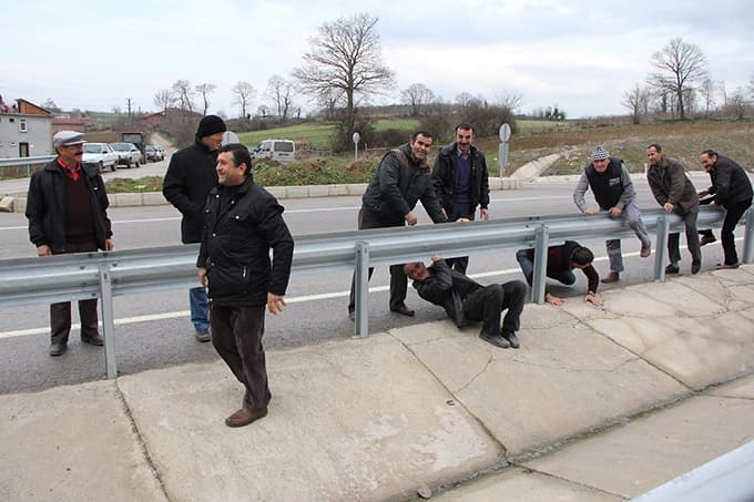 Mahallelerine kavşak istiyorlar