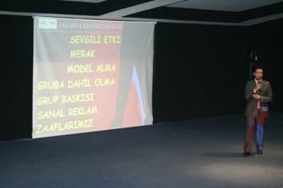 Emniyet Müdürlüğü'nden Öğrencilere Uyuşturucu Semineri