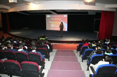 Emniyet Müdürlüğü'nden Öğrencilere Uyuşturucu Semineri