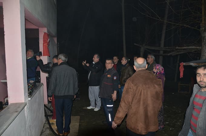 Mutfakta çıkan yangın evi küle çeviriyordu