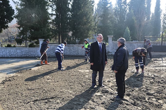 Başkan Yılmazer park çalışmasını yerinde inceledi 