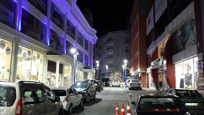 Bu Sokaklar Otopark oldu, vatandaşlar trafiğe kapatılmasını istiyor