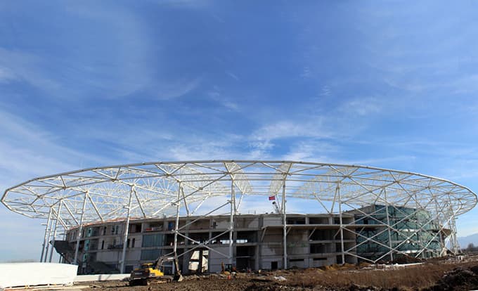 Sakaryaspor'un yeni stadı hızla yükseliyor
