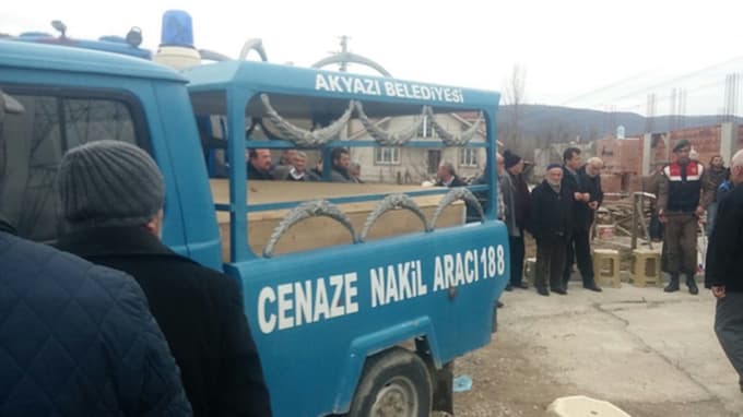 3 çocuk babası kendini astı  
