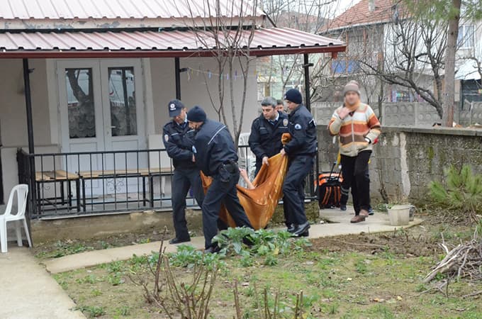 Evde uyuşturucu alemi kötü bitti