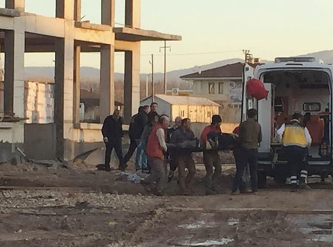 İnşaattan düşen işçi yaralandı