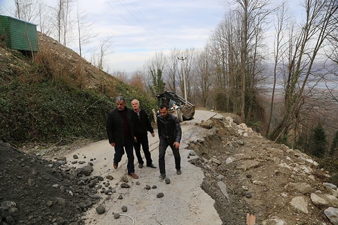 Aşırı yağışlar nedeniyle heyelan oluştu
