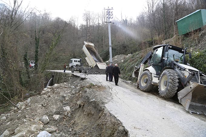 Aşırı yağışlar nedeniyle heyelan oluştu