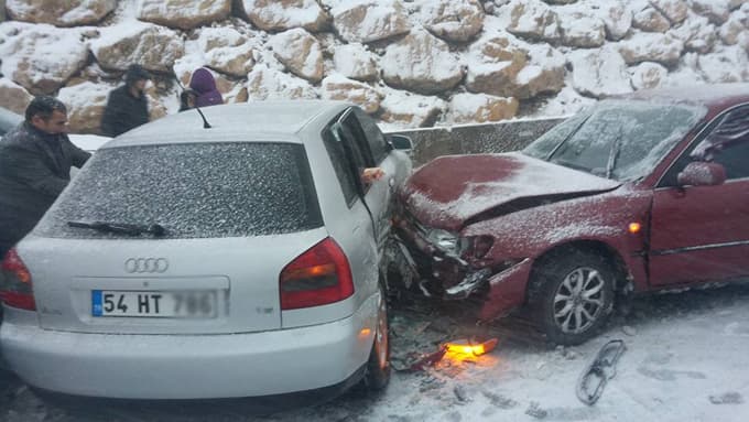 Komşuda zincirleme kaza