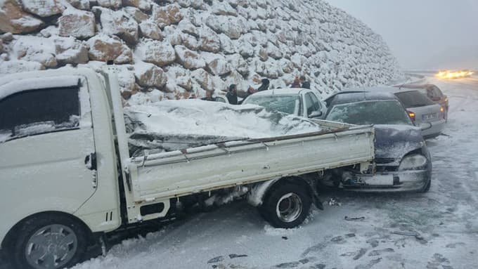 Komşuda zincirleme kaza