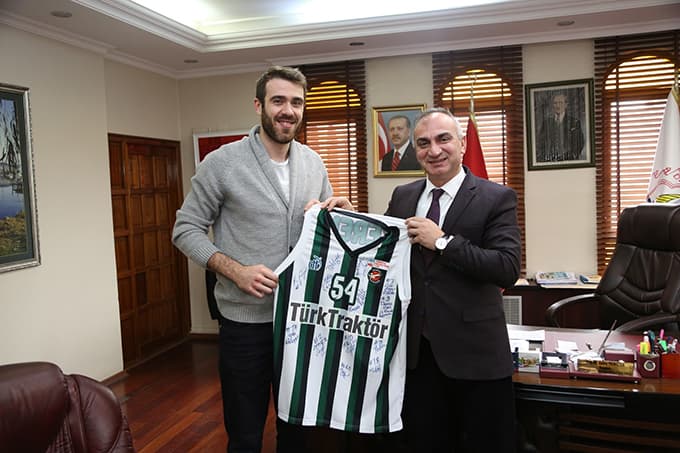 Başkan Yılmazer Basketbolcu Kerem Özkan'ı misafir etti