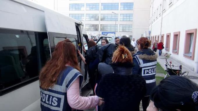 Karasu'da eğlence mekanlarına baskın