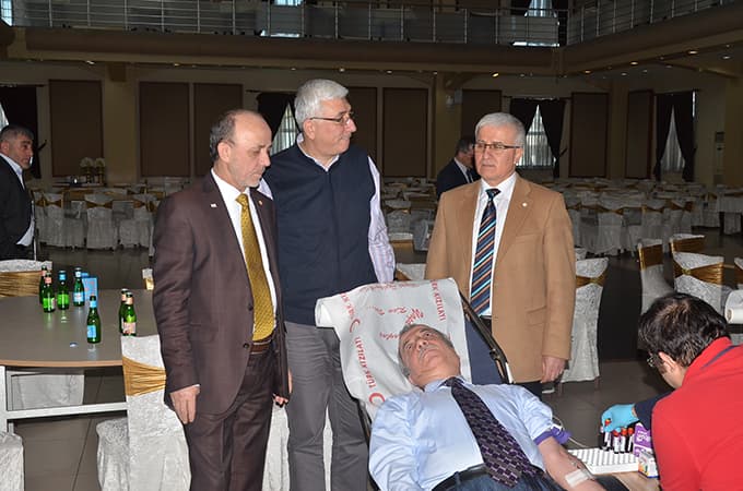Gazeteciler kan bağışladı