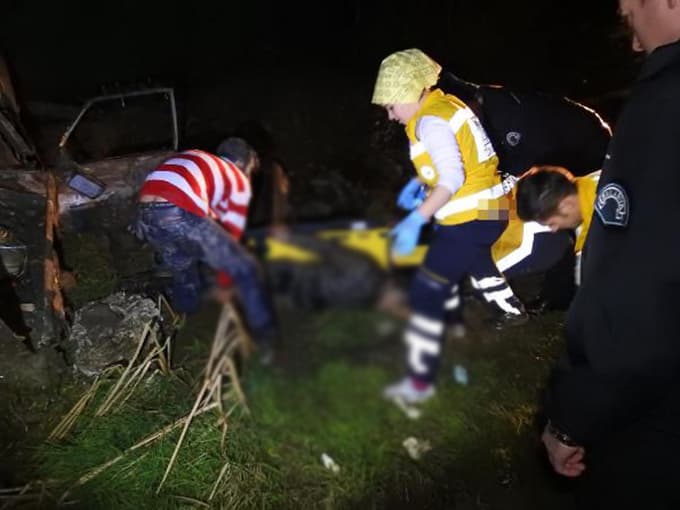 Otomobil şarampole devrildi: 2 yaralı