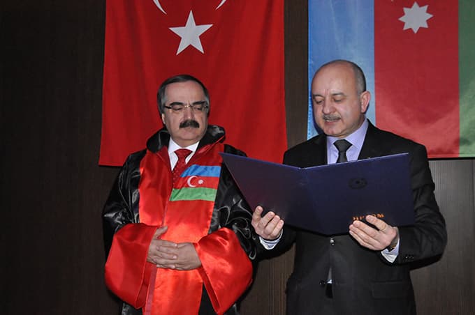Vali Coş'a Fahri Doktora Belgesi verildi