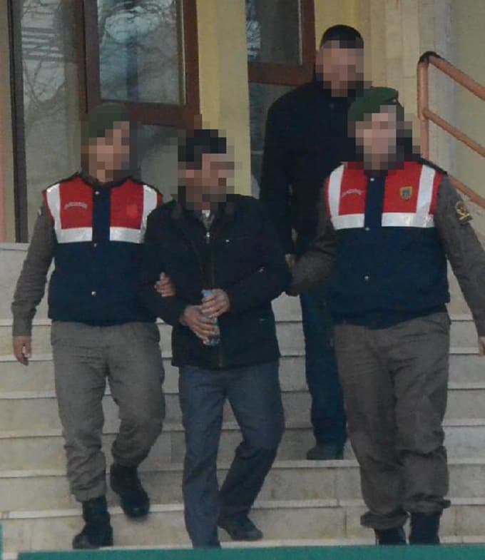 Evin çatısındaki esrarları 'Roket' buldu