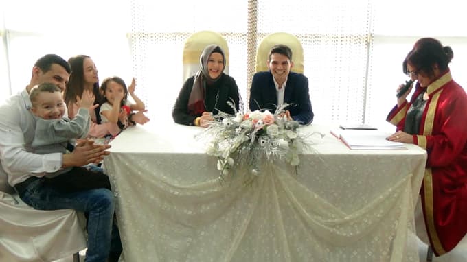 Sevgililer Günü'nde evlendiler