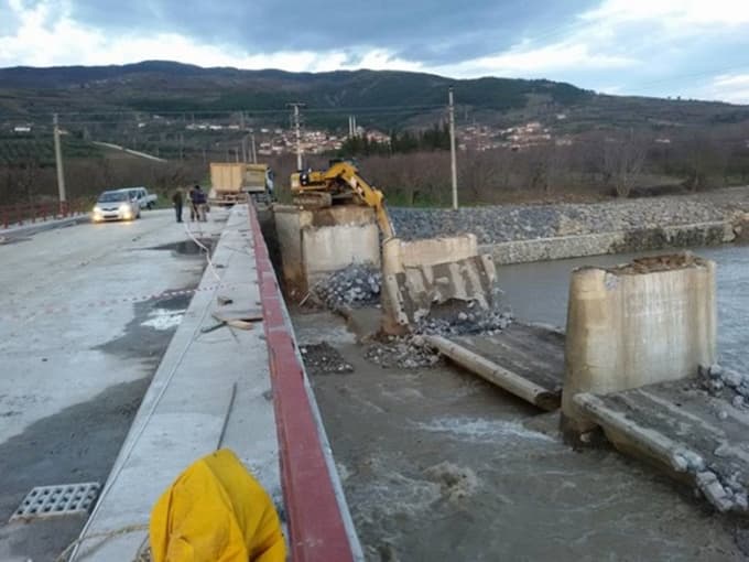 Eski Doğantepe Köprüsü yıkıldı