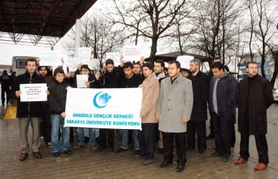 SAÜ'de Başörtüsü Yasağını Kınadılar