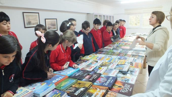 TÜBİTAK Kitap Fuarı Ada Şafak Koleji'nde