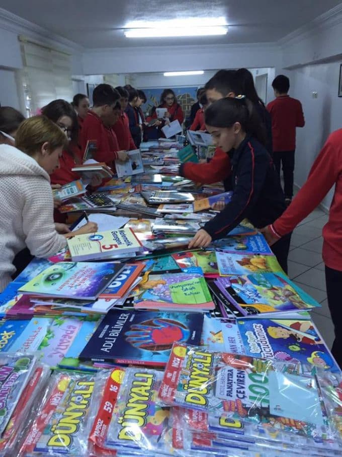 TÜBİTAK Kitap Fuarı Ada Şafak Koleji'nde