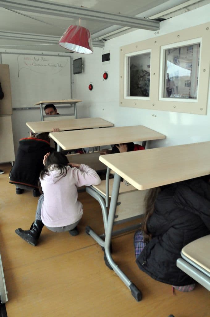 Öğrenciler depremi, yaşayarak öğreniyor