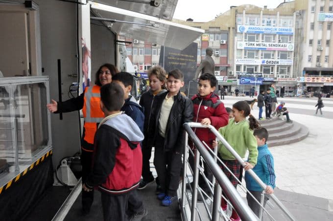 Öğrenciler depremi, yaşayarak öğreniyor
