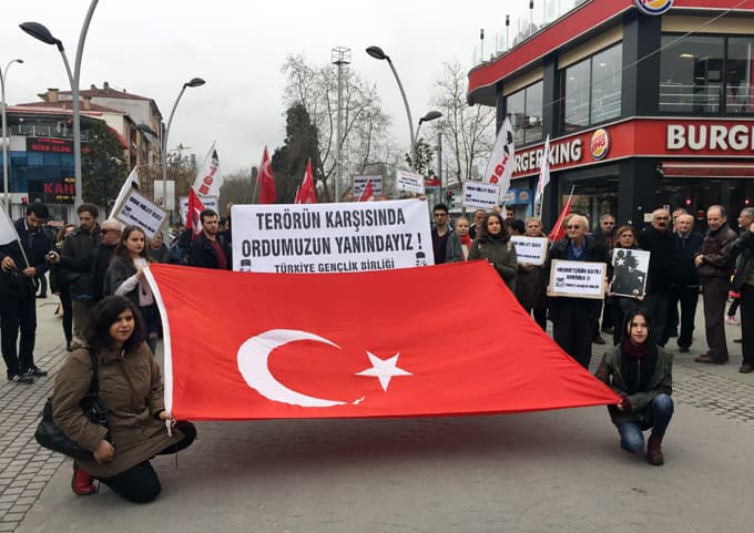 Vatandaşlar tek bir ağızdan İstiklal Marşı'nı okudu