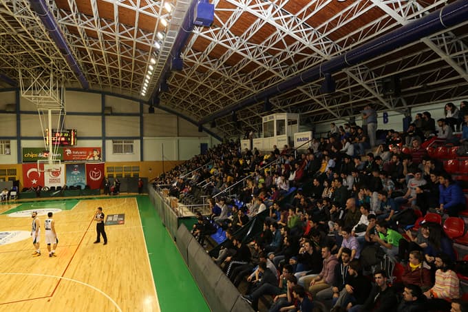 Dev adamlar evinde galip