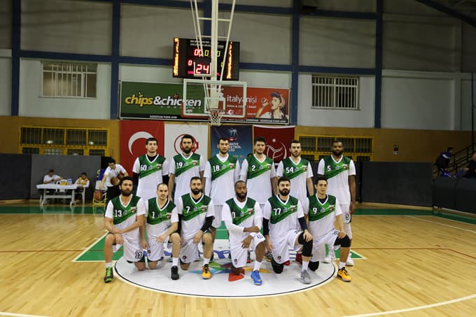 Dev adamlar evinde galip