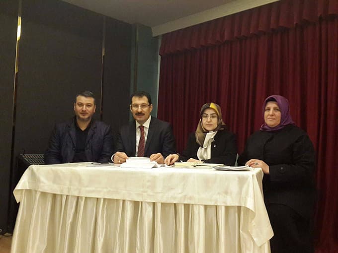 Hatipoğlu ilçeleri topladı