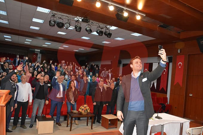 Ünlü oyuncu Aslan, gençlerle buluştu 