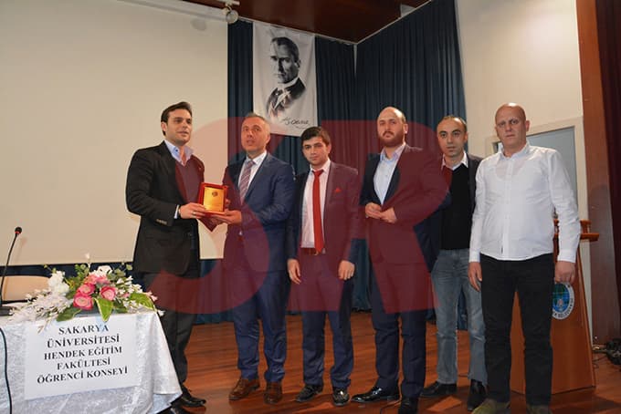 Ünlü oyuncu Aslan, gençlerle buluştu 