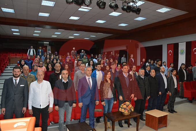 Ünlü oyuncu Aslan, gençlerle buluştu 