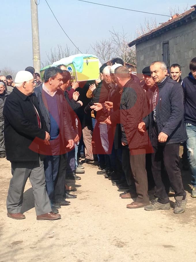 Duvağıyla son yolculuğuna uğurlandı